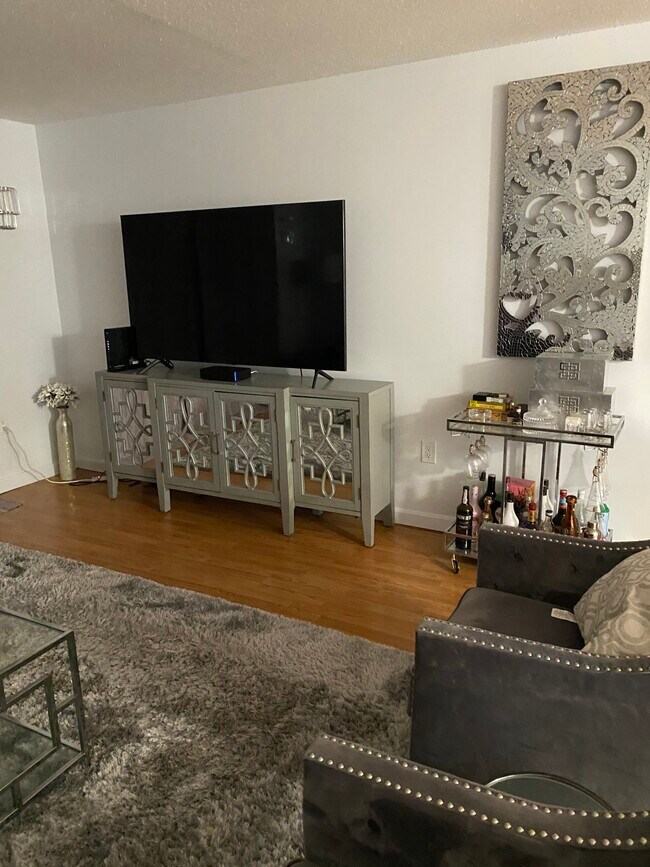 Building Photo - 15 Bower Rd