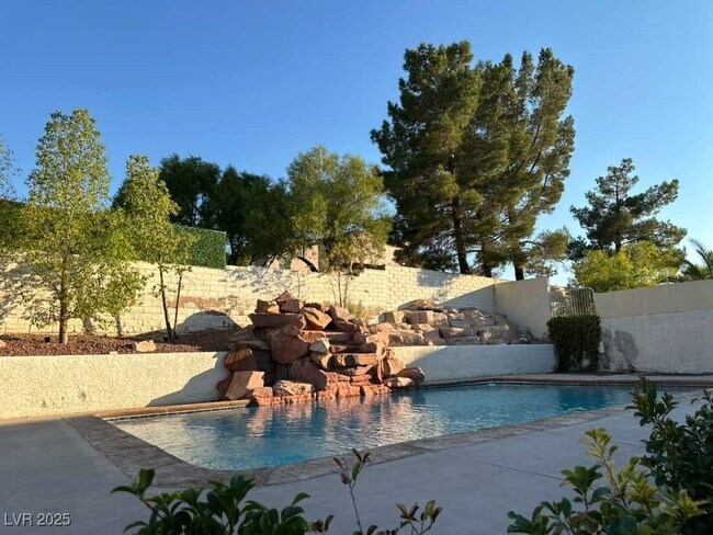 Primary Photo - 2823 High View Dr