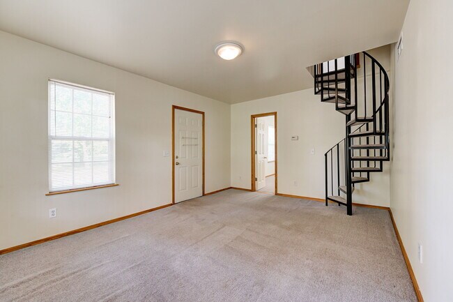 Building Photo - 639 S Pickard Ave