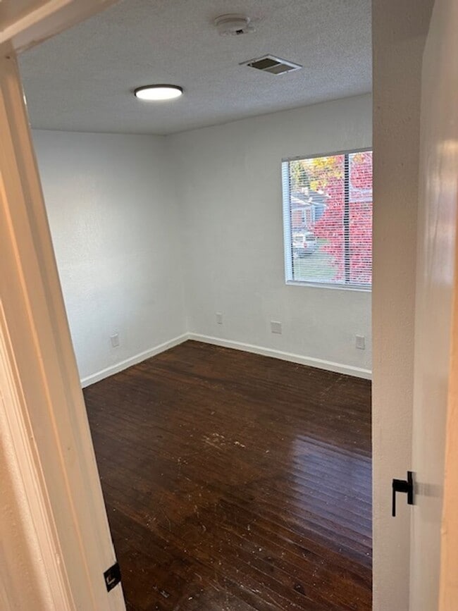 Building Photo - JP - Early