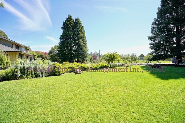 Building Photo - Spacious Glenwood Oasis with Acre of Land!