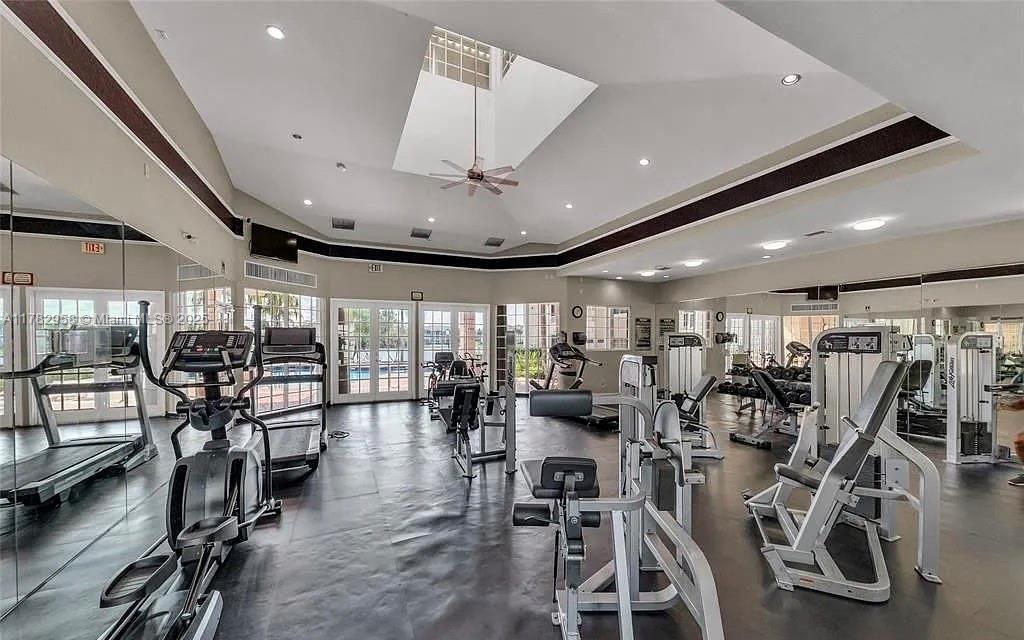 Building Photo - 2880 N Oakland Forest Dr