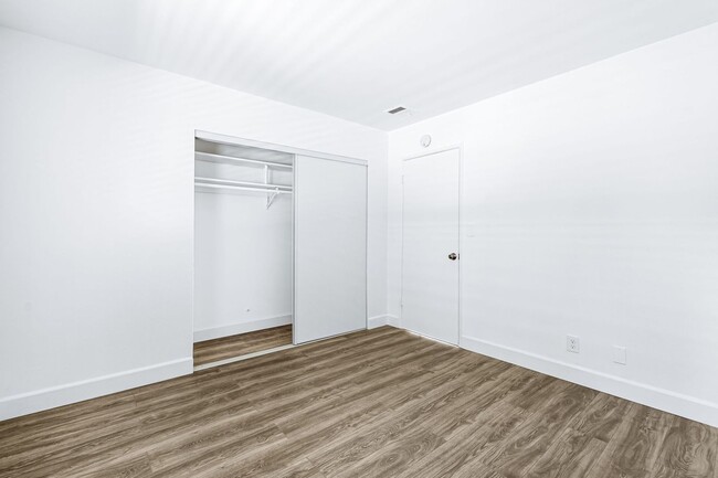 Building Photo - Limited-Time Move-In Special – $500 Deposi...
