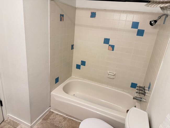 Building Photo - Discover this 3-bedroom 2-bathroom house in a great neighborhood!