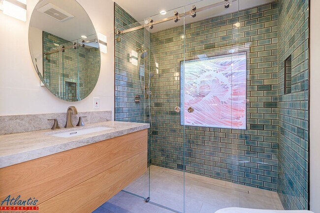 Building Photo - Stunning Home | Remodeled | Desirable Loca...