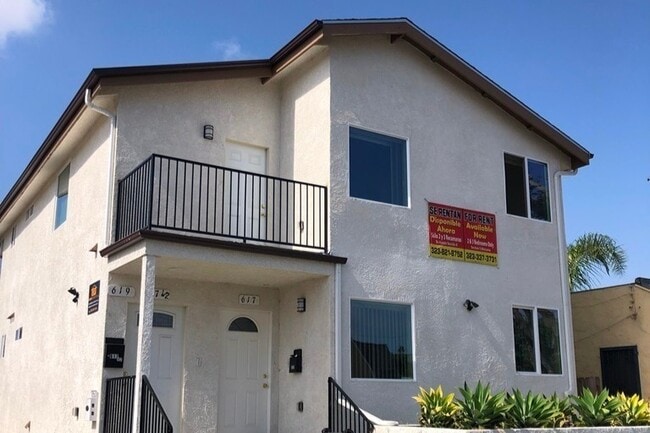 Building Photo - 617, 617 1/2, 619 W 83rd St.