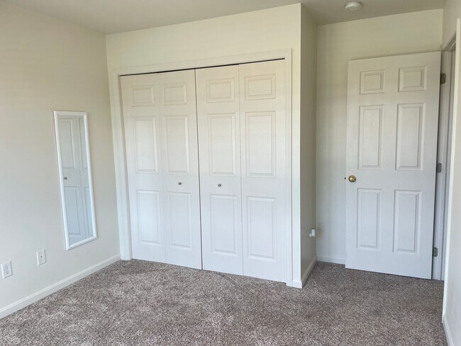 Building Photo - Beautiful Luxury Townhome in Lancaster