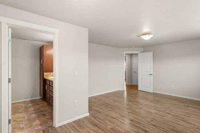 Building Photo - 229 Reanna Way