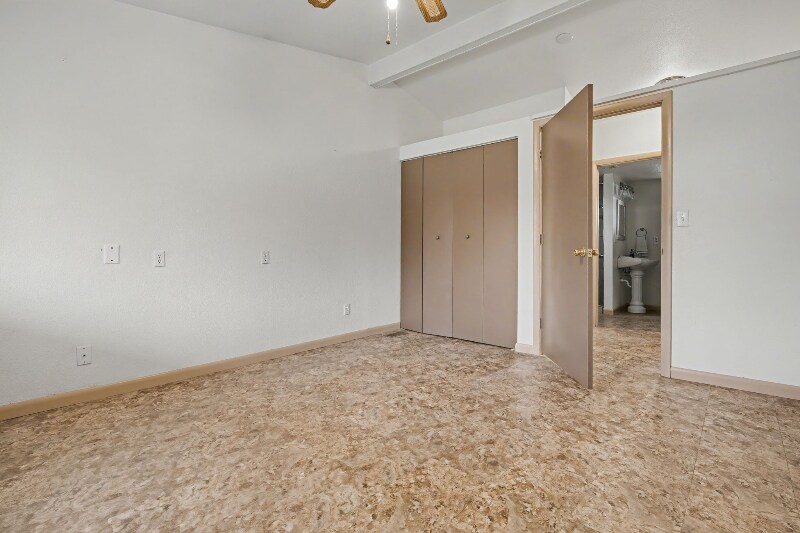 Building Photo - 450 Elm Ct