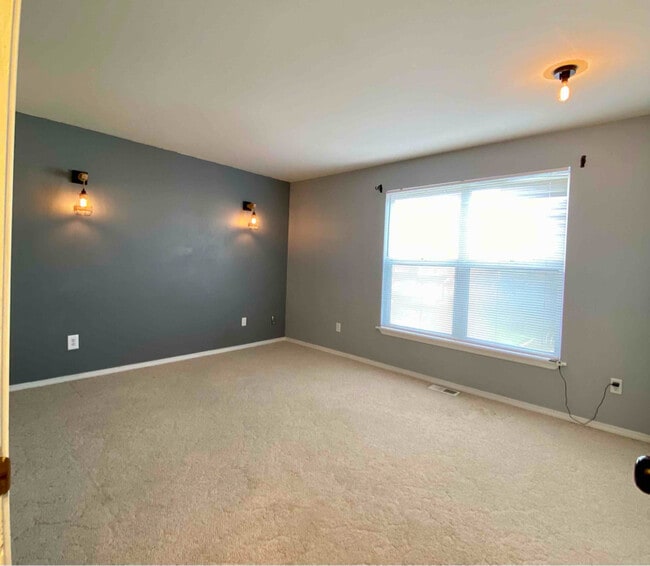 Building Photo - 200 Whispering Pine Pl