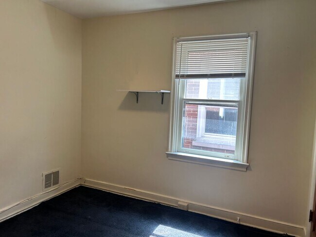 Building Photo - Updated 3 Bedroom, 1.5 Bath Rowhome