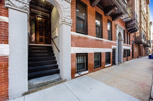 Building Photo - 8 Battery St