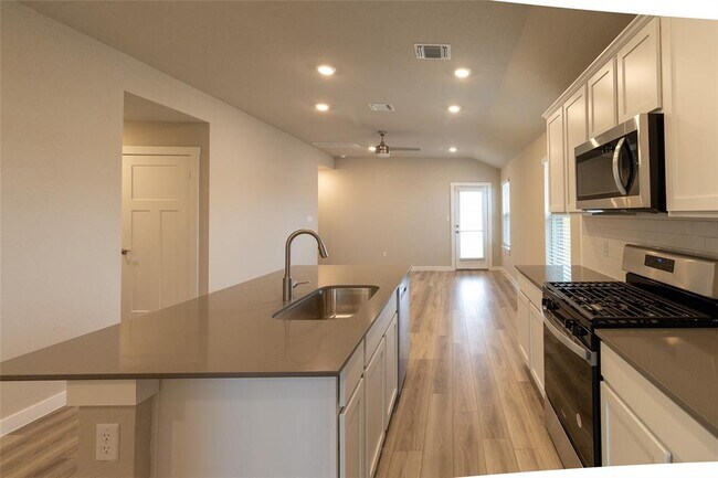 Building Photo - 325 Coda Xing