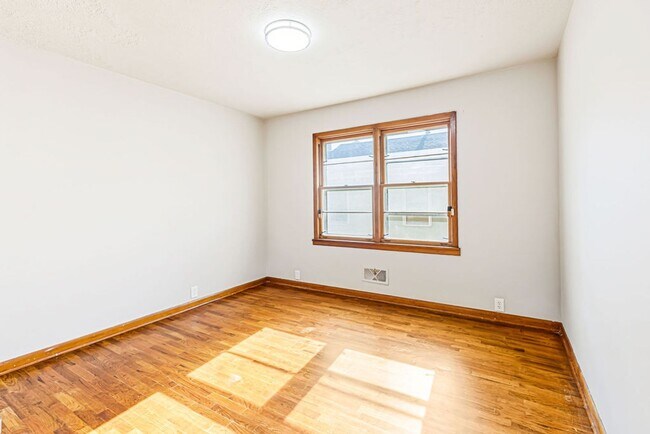 Building Photo - Updated 3-Bedroom Home with Attached Garage & Full Basement