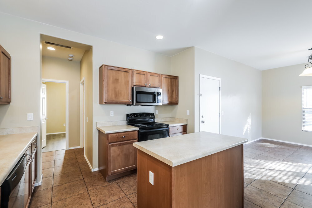 Building Photo - 526 W Calle Sombra Linda