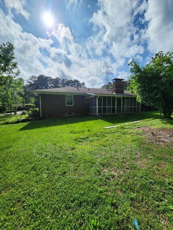 Building Photo - 626 Honeybear Ln