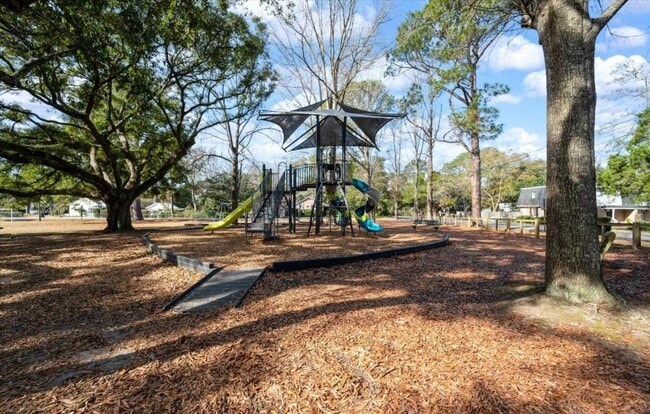 Building Photo - 537 Braxton Ave