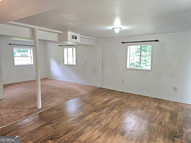 Building Photo - 5690 Deerfield Ct