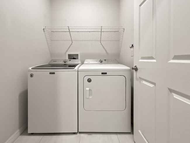 Building Photo - $1,500 OFF on Your 2nd Month’s Rent! Riverview Gem – 4BR/2BA Home with Screened-In Hot Tub & Solar!!