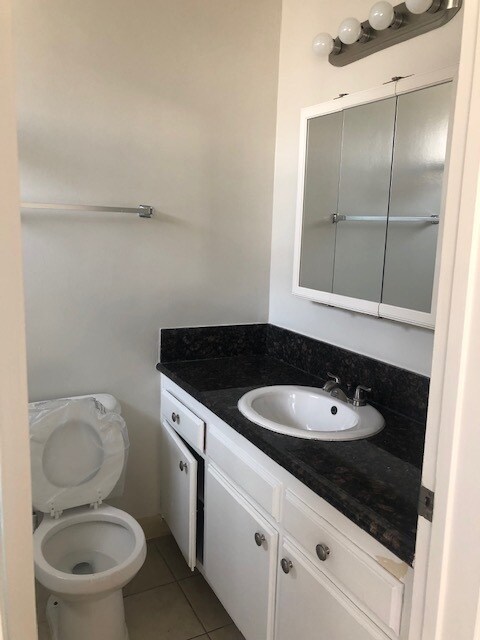 Master bathroom - 4475 Rosewood Ave