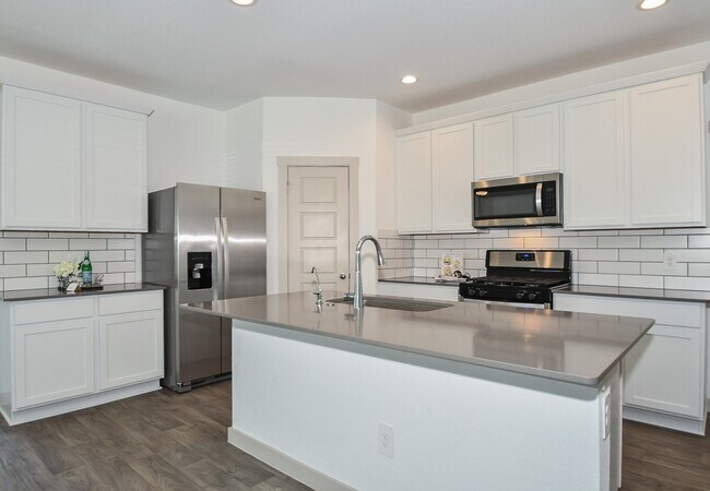 Building Photo - 8034 House bank Ln