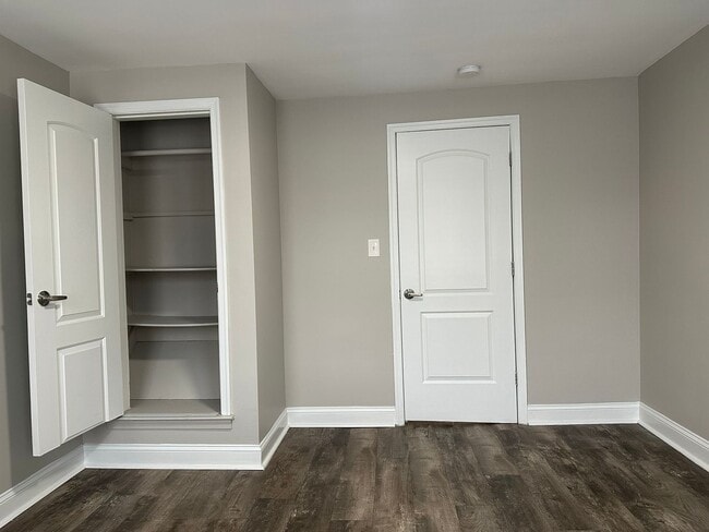 Building Photo - 3 Bedroom Townhome Near Little Italy