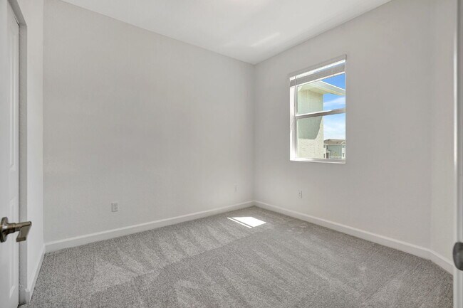 Building Photo - Modern Townhome @ Veranda Landing