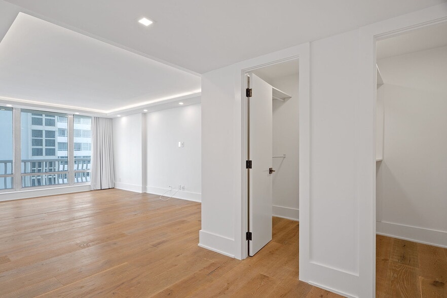 Master Suite with His/Her Walk In Custom Closets - 4020 Galt Ocean Dr