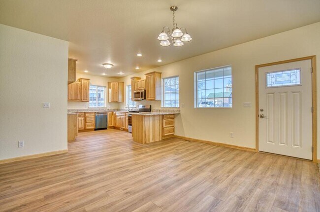 Building Photo - 126 2nd St