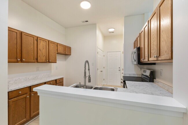 Building Photo - 3415 Waterloo Dr