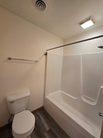 Building Photo - 572 Athletic Way