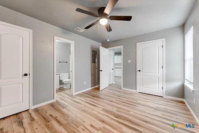 Building Photo - 2321 Terrace Dr