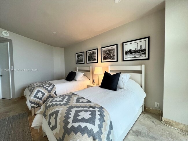 Building Photo - 1111 Crandon Blvd