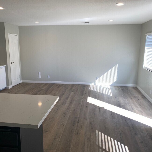 Building Photo - 21375 Bear Valley Rd