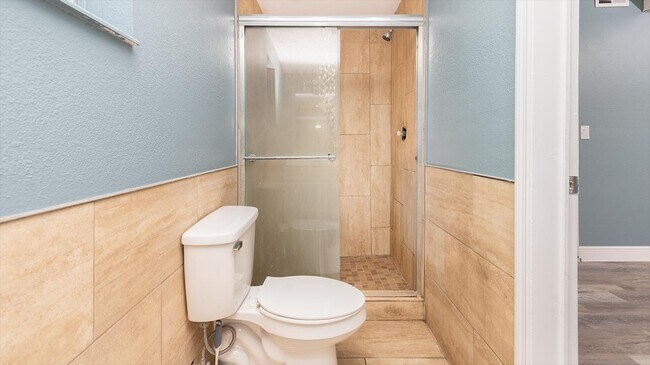 Building Photo - 563 6th St