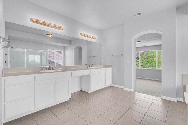 Building Photo - EXTRA LARGE HOME AND LOT... NESTLED IN THE ANTIOCH HILLS... 5 BEDS/3 BATHS/LARGE LIVING ROOM AND ...