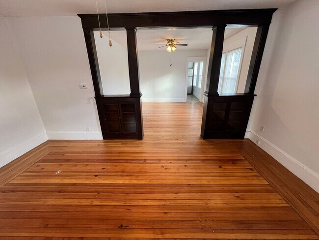 Building Photo - 25-27 Maple St