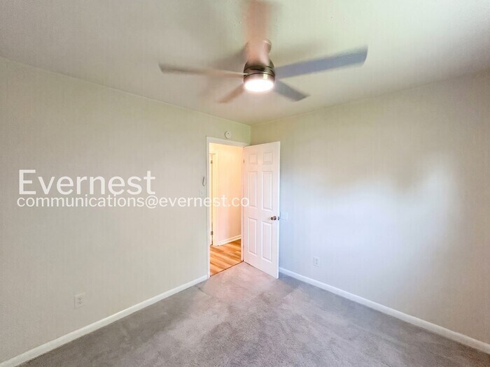 Building Photo - 633 Hemlock Ave
