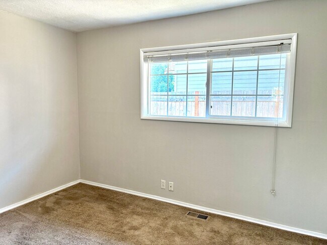 Building Photo - Parkrose Nicely Remodeled Ranch Home on Corner Lot with Carport, A/C
