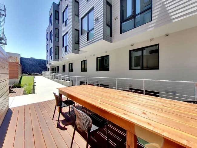 Building Photo - 915 Minna St