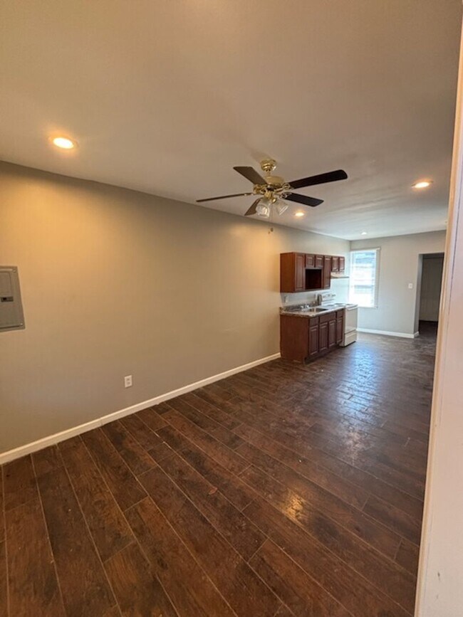 Building Photo - Spacious 2BR / 2BA Single-Family Home Near Fishtown – Available Now!