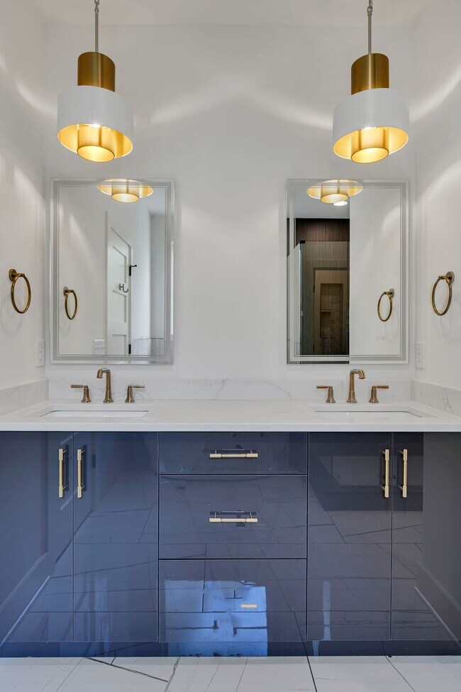 Building Photo - 660 Vernon Ave