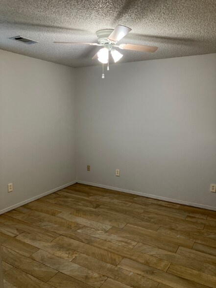 Building Photo - 5620 S 98th St