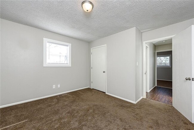 Building Photo - 1935 W Stone St