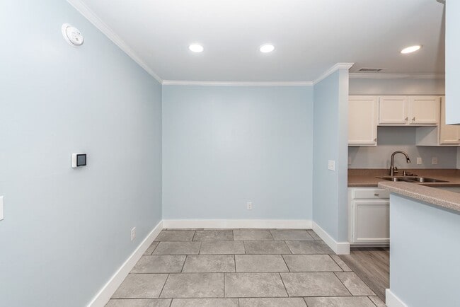 Building Photo - 2 Bedroom, 2 Bathroom Condo in Woodscape - Mt Pleasant