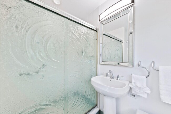 Building Photo - 3329 NE 17th St