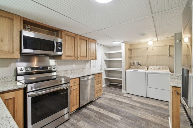 Building Photo - 39510 Sunburst Dr