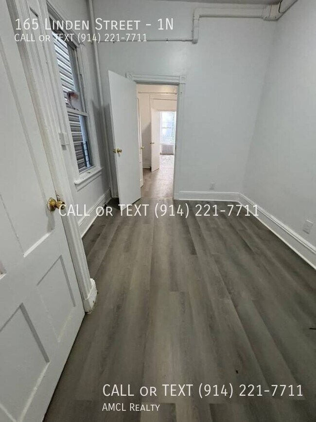 Building Photo - 165 Linden St