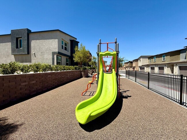 Building Photo - BRAND NEW 3 BED 2.5 BATH 2 CAR GARAGE TOWN...