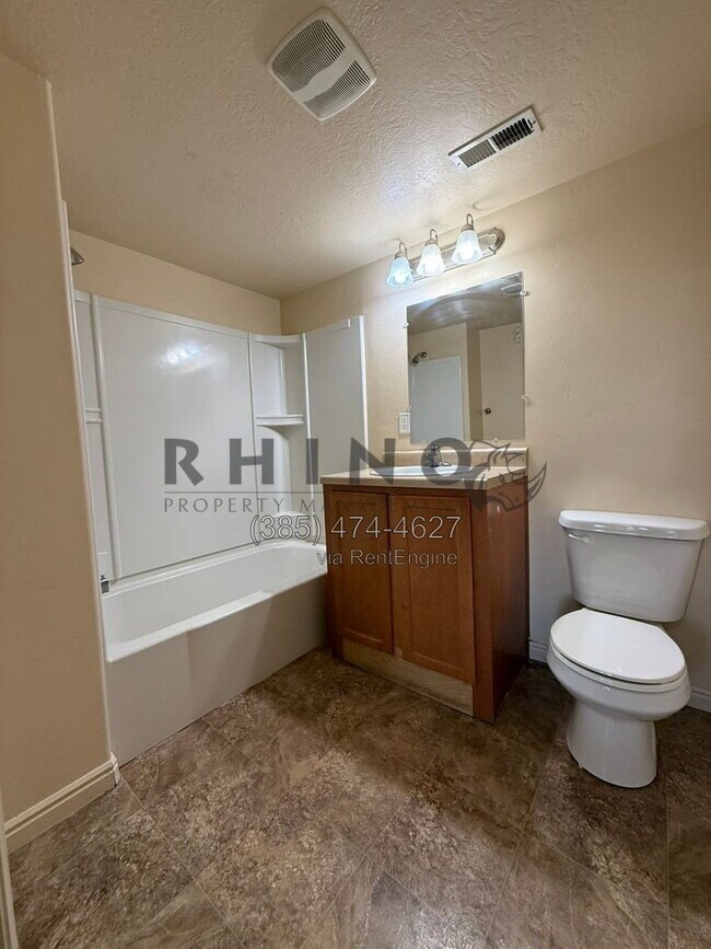 Building Photo - 6941 Village River Ln